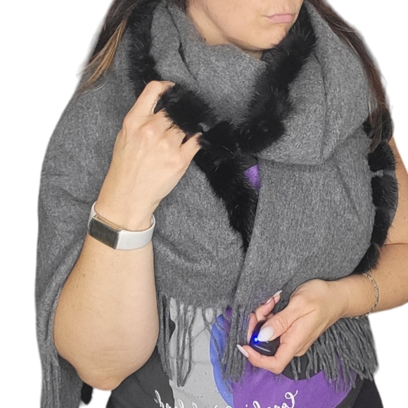 MITCHIE'S 90% Wool & 10% Cashmere Wrap with MINK Fur - Picture 4 of 13